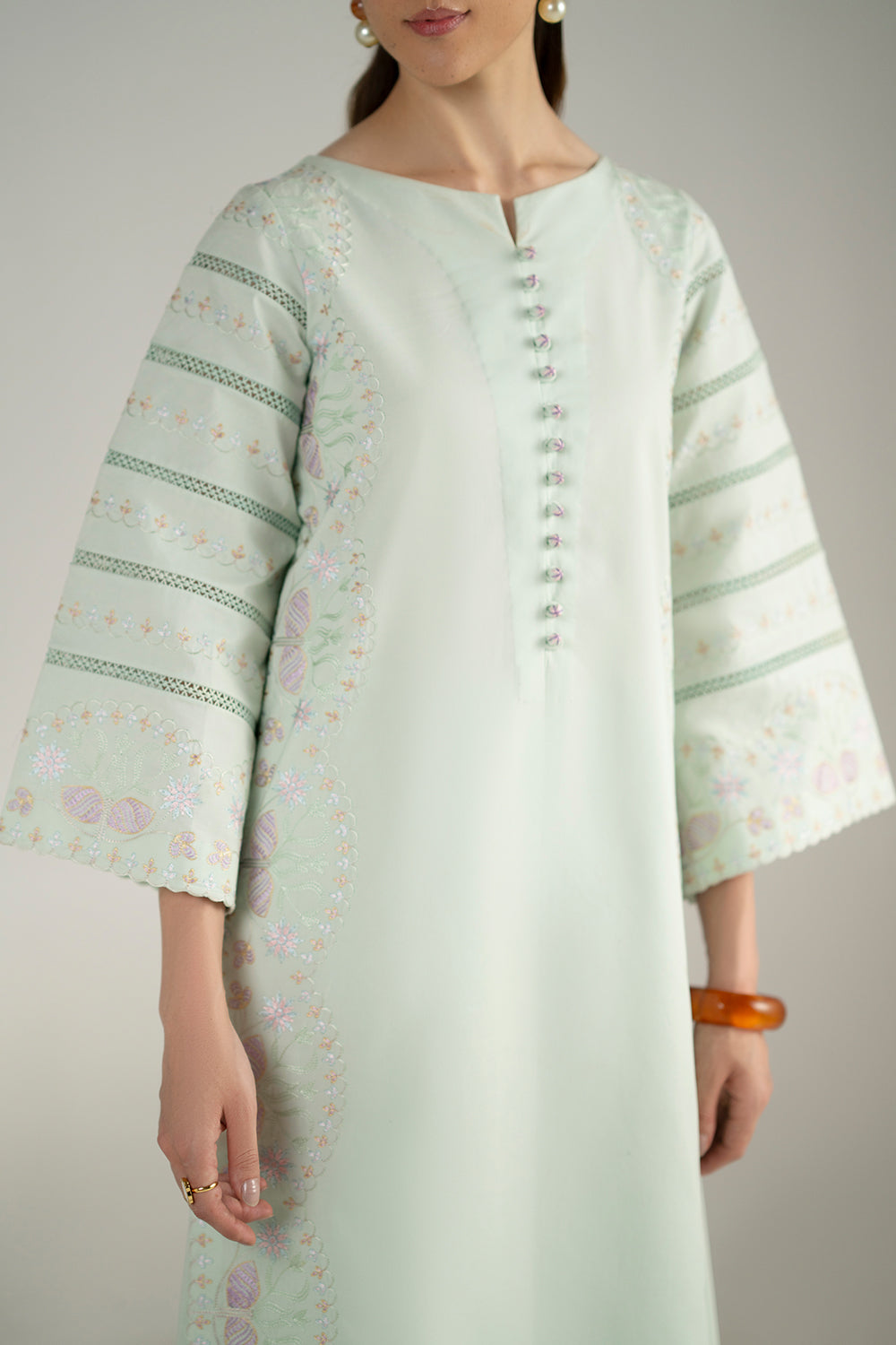 NEFERTARI - MSS6011